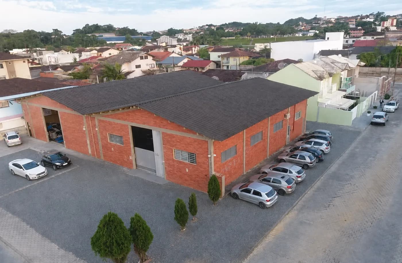 Vista aérea da fábrica de portões de alumínio da Ponto Forte, no bairro Nova Brasília, em Joinville